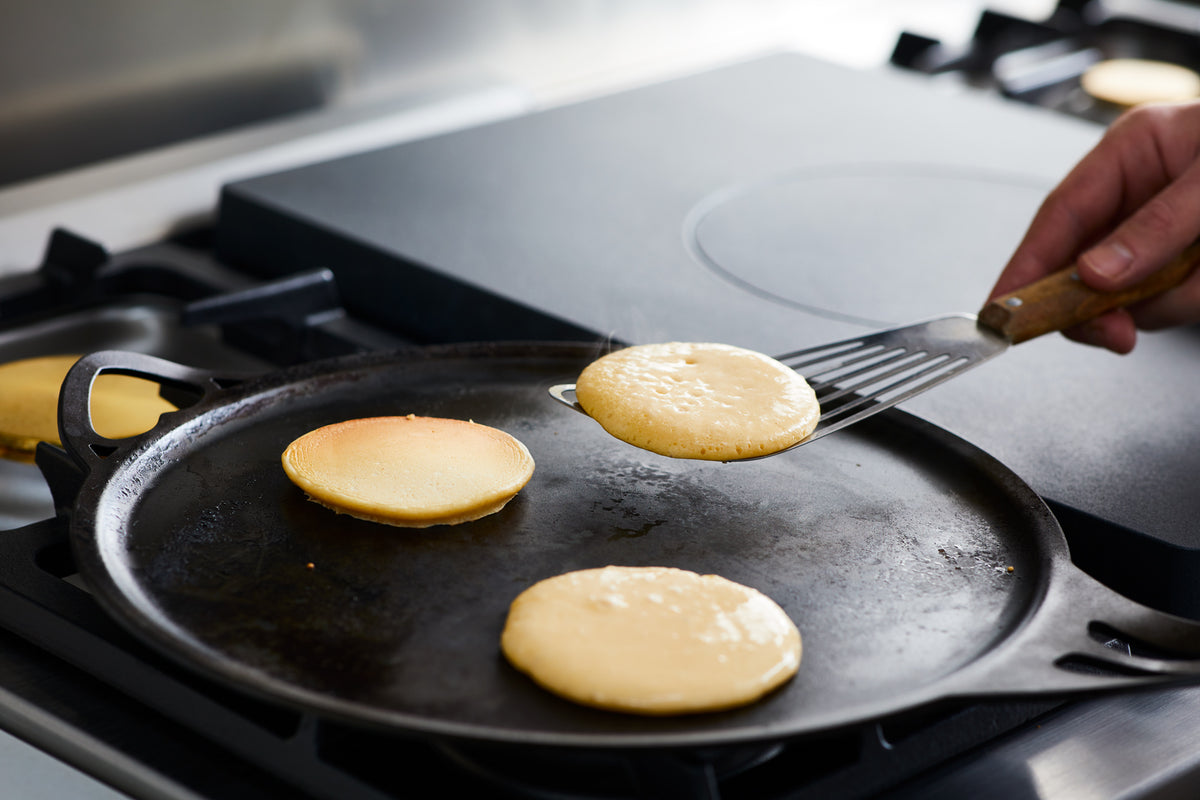 31cm XHD Iron SkilletLid & Crêpe Pan solidteknics_uk
