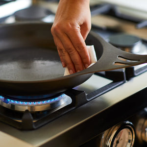 How to use stove-top seasoning | Seasoning | Use & Care | Solidteknics